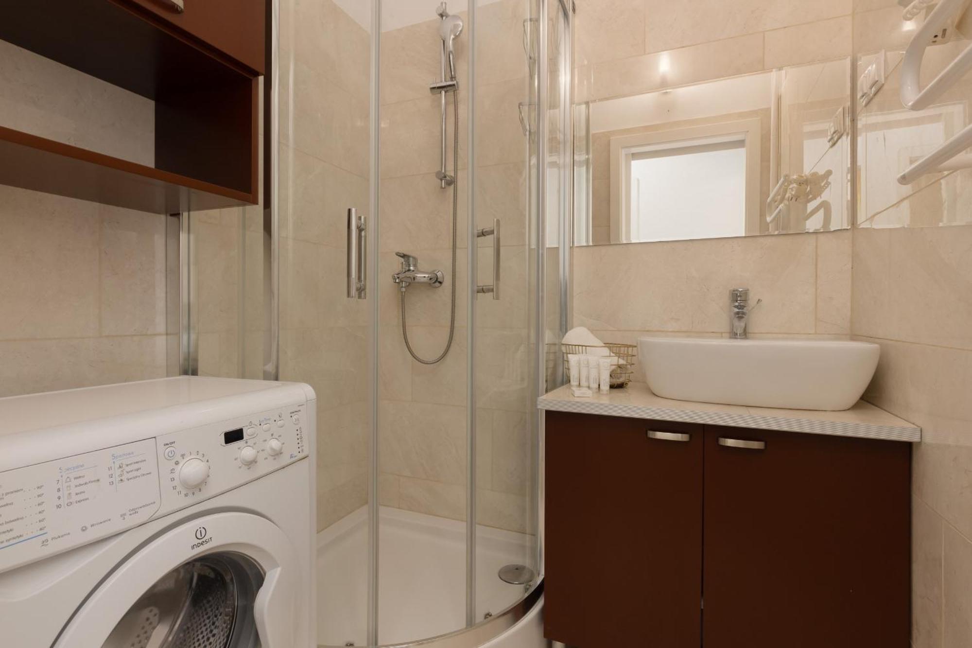 Warsaw New Town Square Apartment For 5 Guests By Noclegi Renters Esterno foto